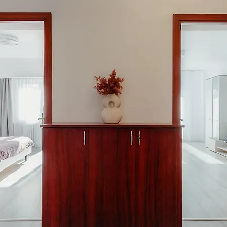 Apartament 2 Camere, Decomandat, In Zona Centrala Bucharest