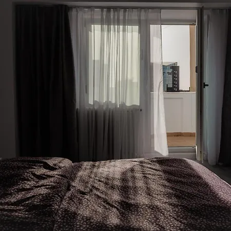 Apartament 2 Camere, Decomandat, In Zona Centrala Apartment *