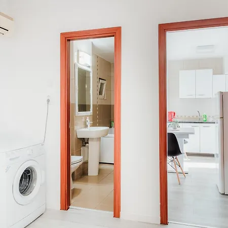 Apartament 2 Camere, Decomandat, In Zona Centrala Apartment *