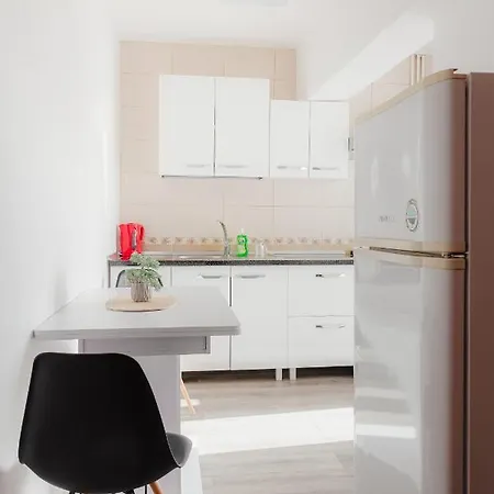 Apartament 2 Camere, Decomandat, In Zona Centrala Apartment *