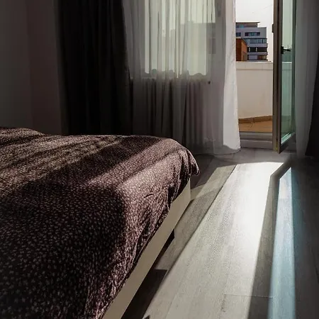 Apartament 2 Camere, Decomandat, In Zona Centrala Apartment